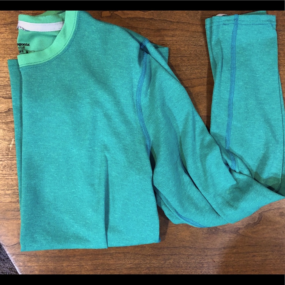 Women’s Capliene 2 (mid weight) shirt Sz M -EUC